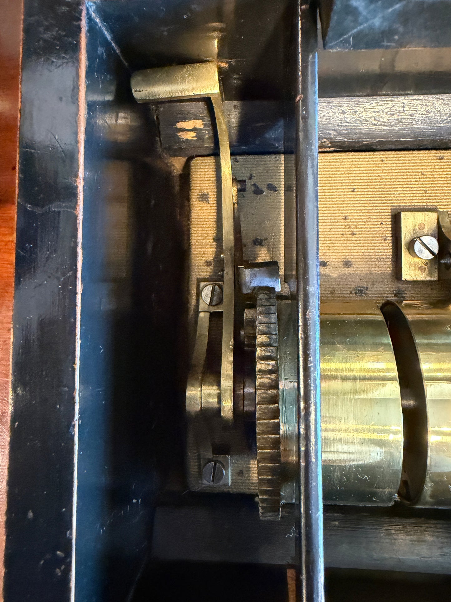 A Late 19th Century Swiss Music Box Playing 6 Airs