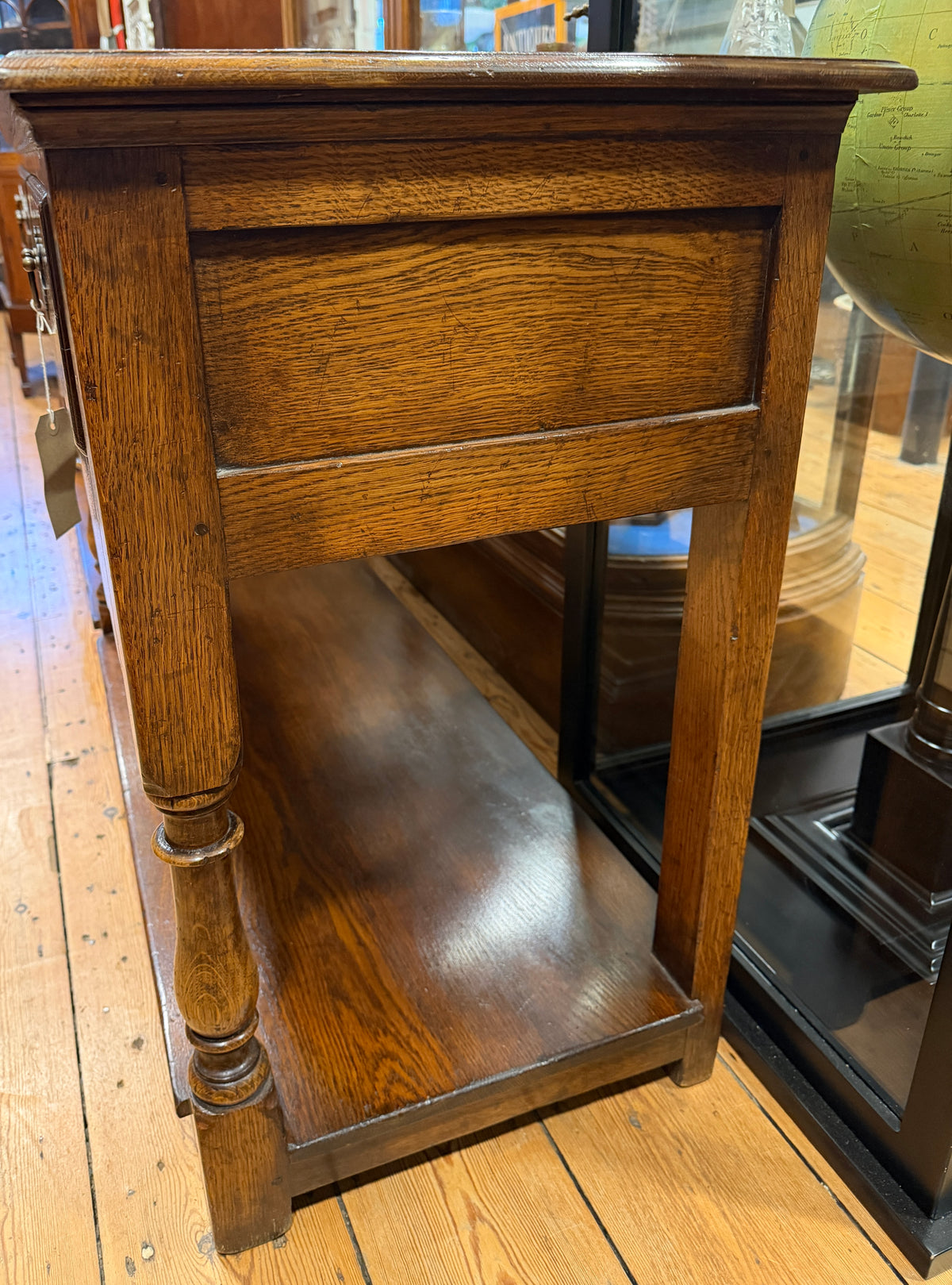 Stunning Titchmarsh and Goodwin 3 Drawer Oak Dresser Base with Pot Board