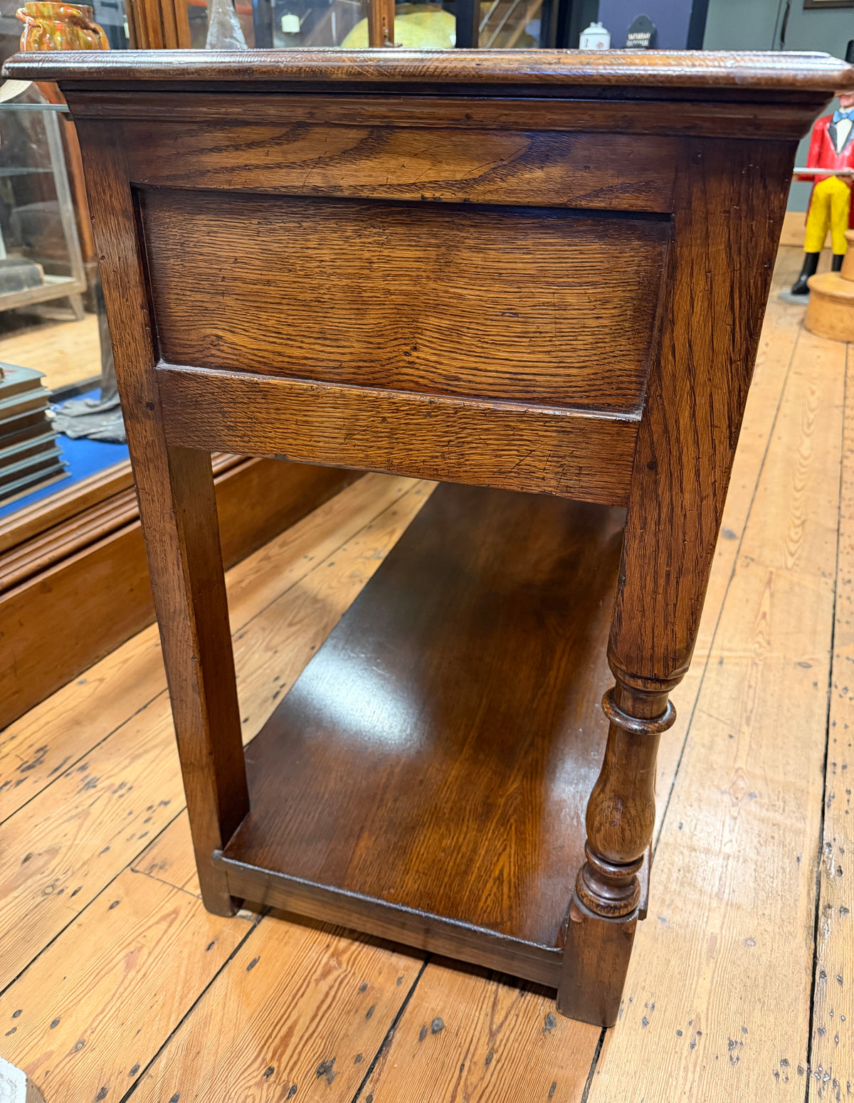 Stunning Titchmarsh and Goodwin 3 Drawer Oak Dresser Base with Pot Board