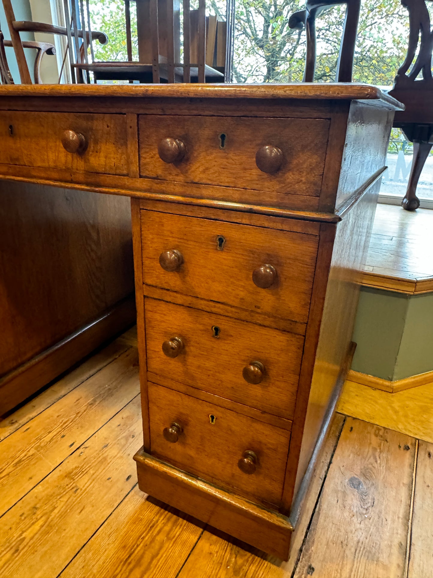 A Superb Victorian Oak Twin Pedestal Desk c1890