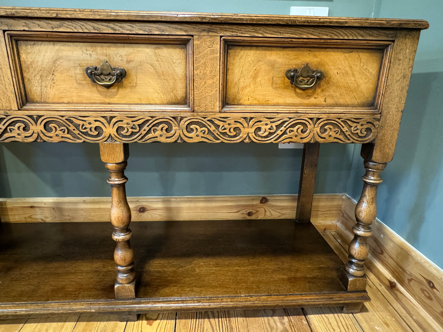 Superb Quality Oak Dresser Base / Sideboard