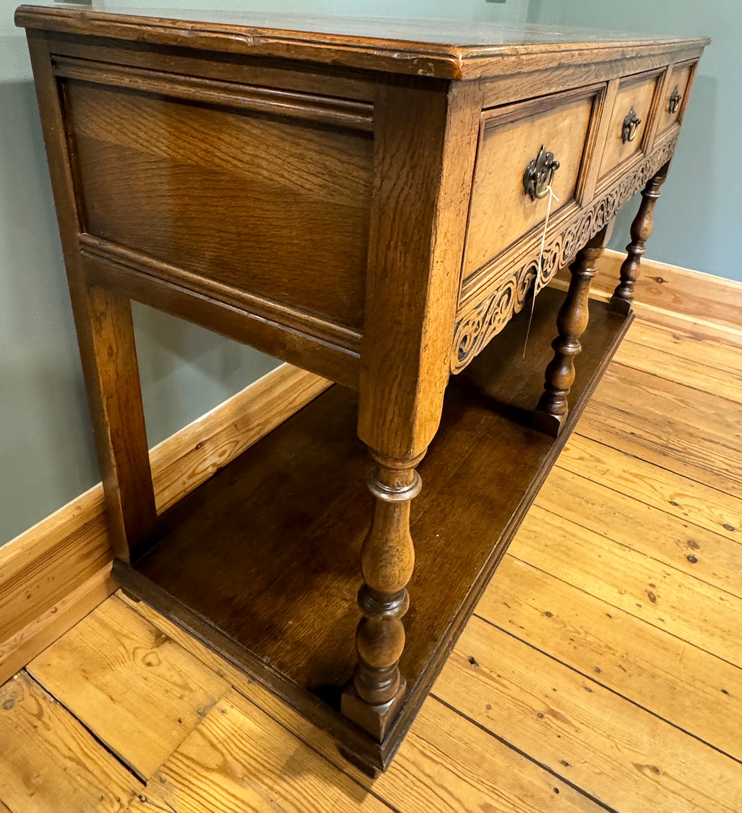Superb Quality Oak Dresser Base / Sideboard