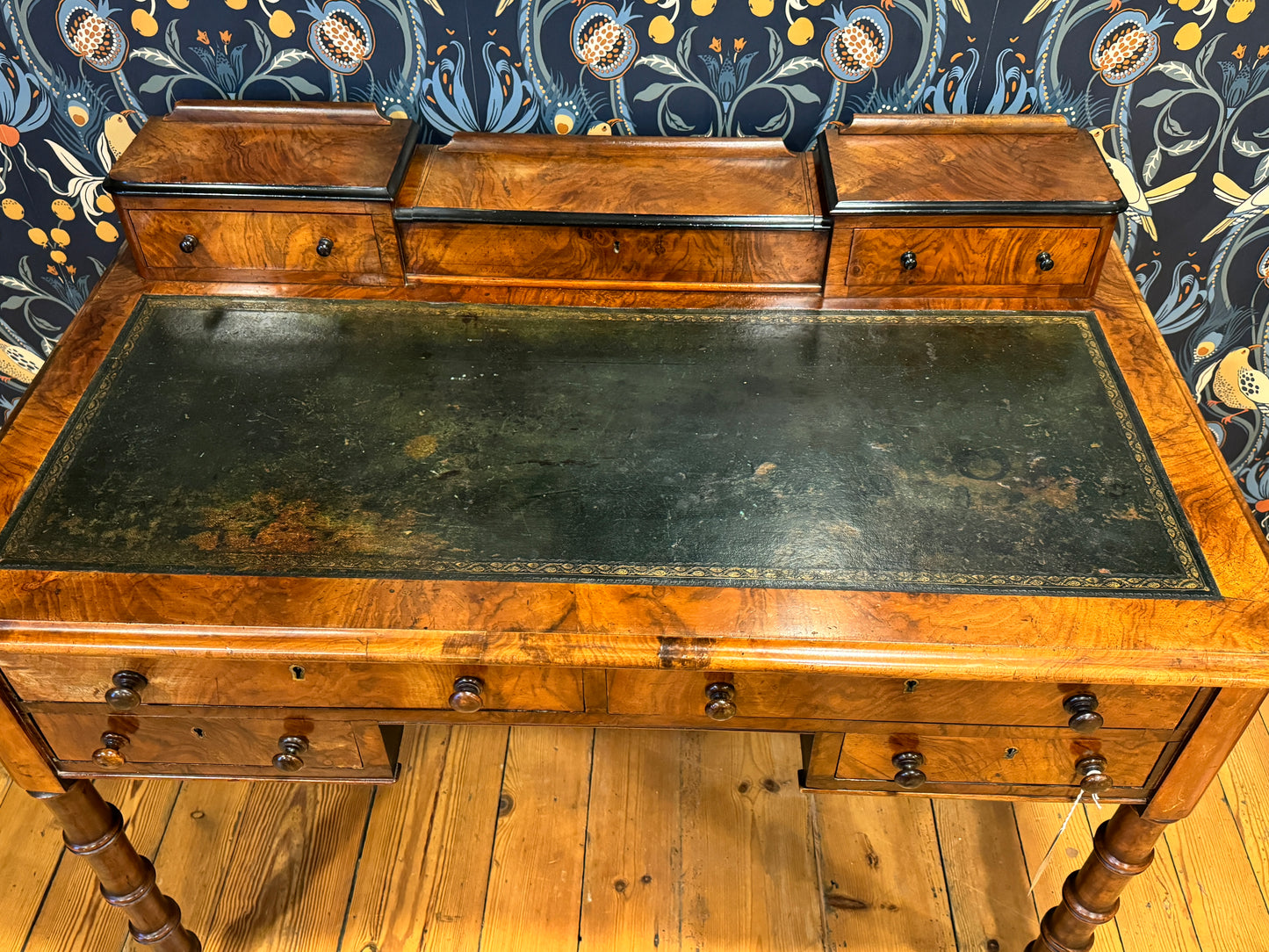 Stunning Antique Victorian Walnut Desk