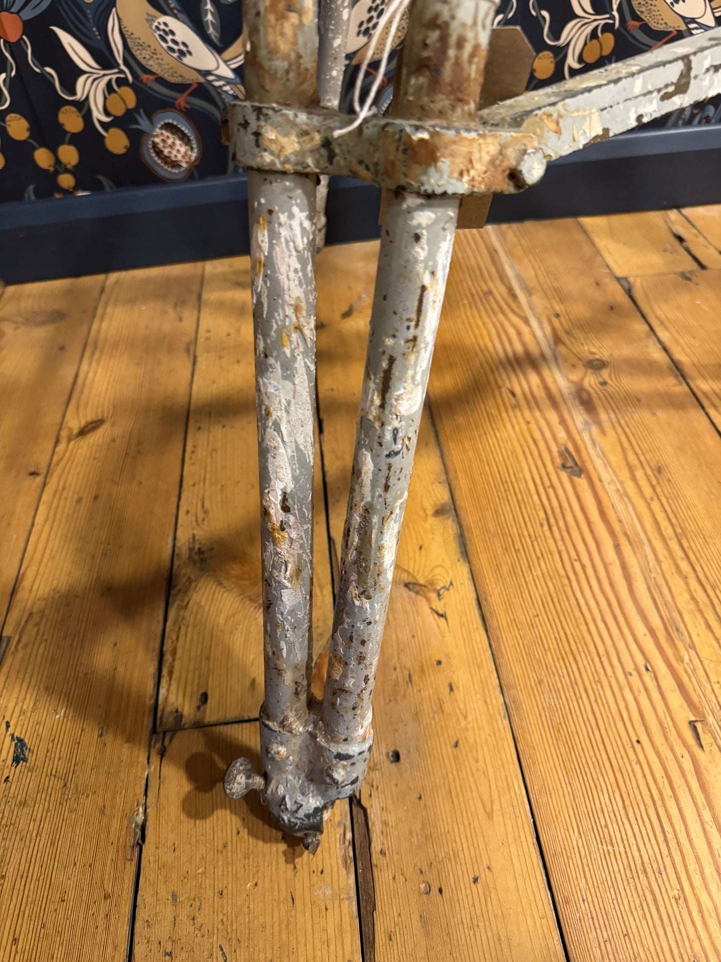 John Tiranti Modelling Stand - Scopas Sculpture Stand - Shop Display / Plinth