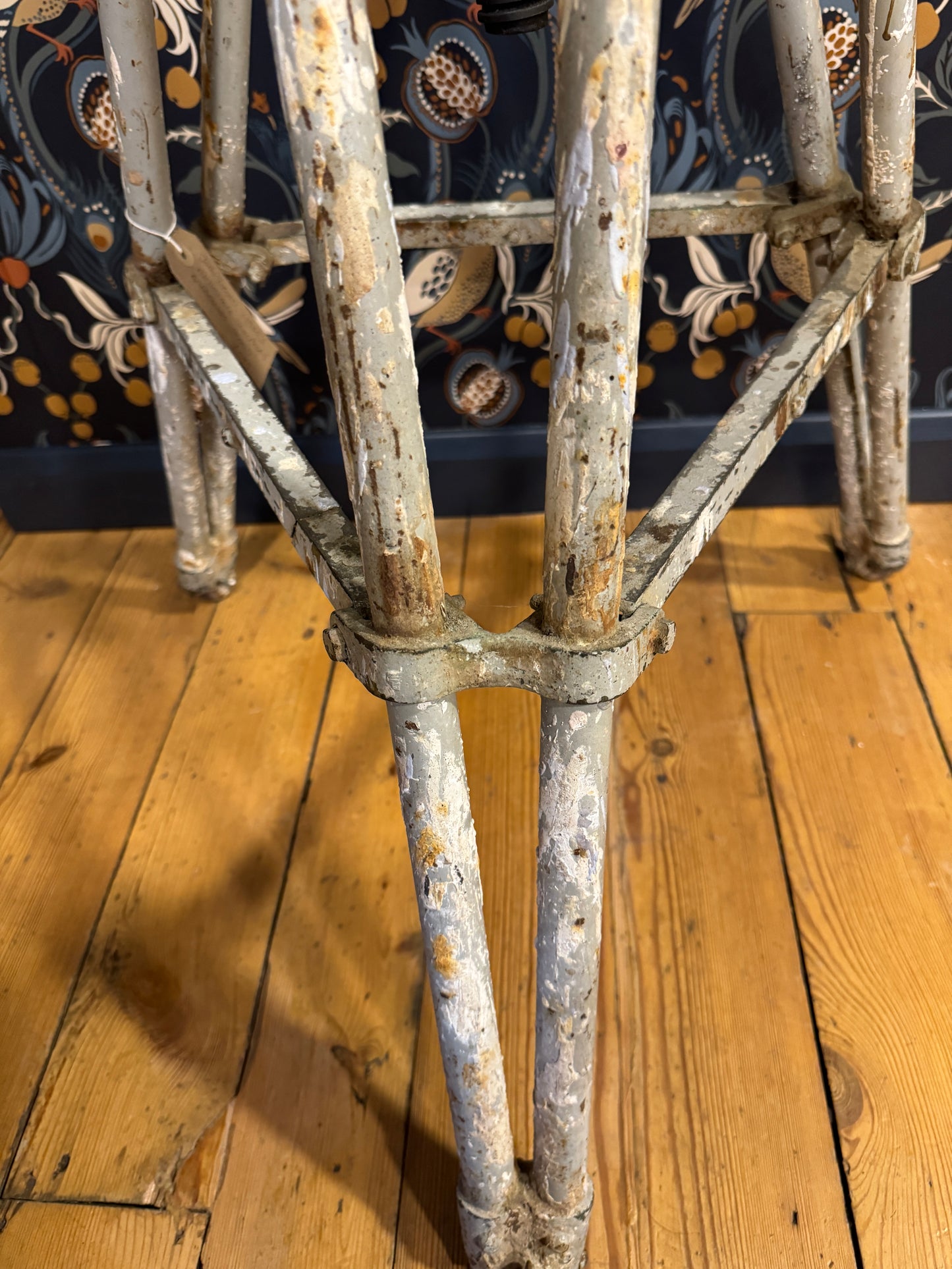 John Tiranti Modelling Stand - Scopas Sculpture Stand - Shop Display / Plinth