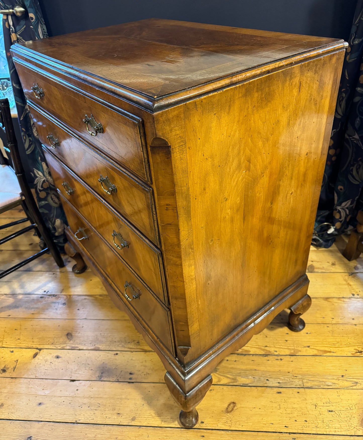 Early 20th Century Antique Walnut Chest of Drawers