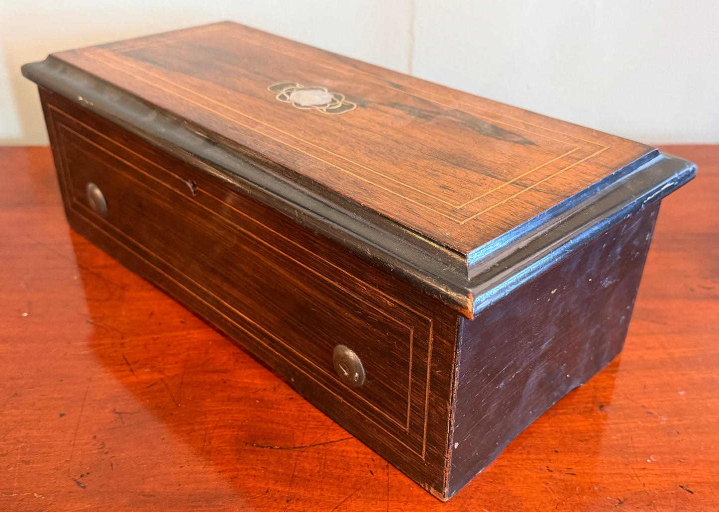 A Late 19th Century Swiss Music Box Playing 6 Airs