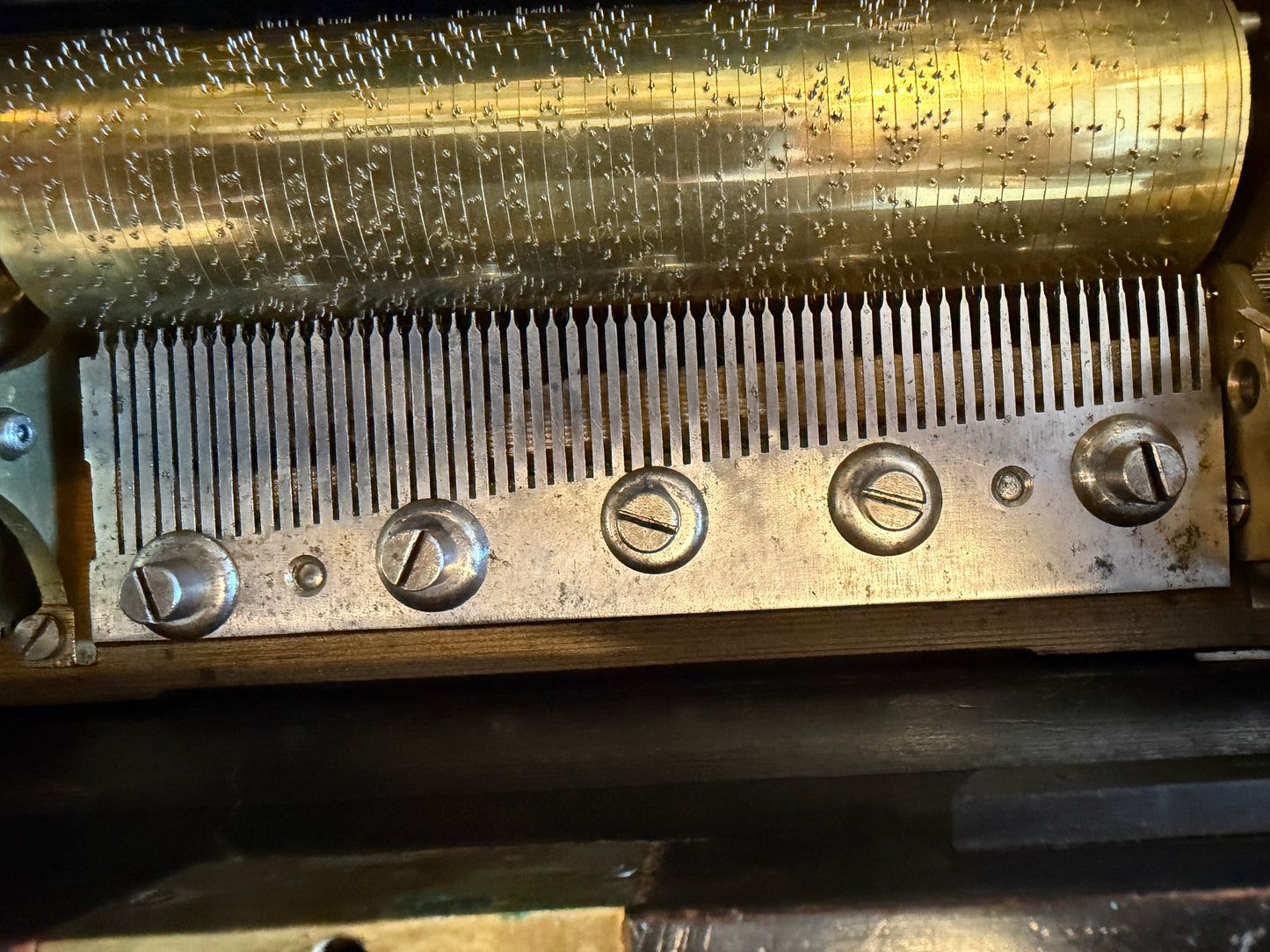 A Late 19th Century Swiss Music Box Playing 6 Airs