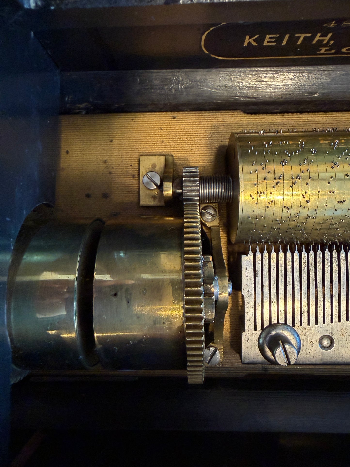 A Late 19th Century Swiss Music Box Playing 6 Airs