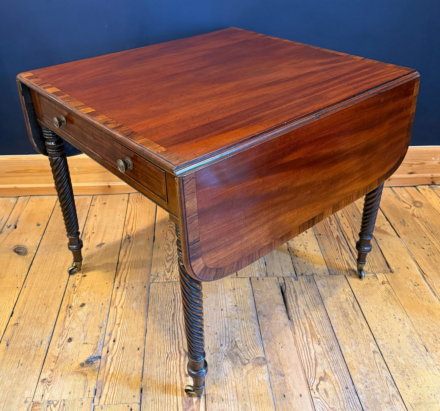 Antique Late Regency Mahogany Drop Leaf Supper / Pembroke / Centre Table c1835