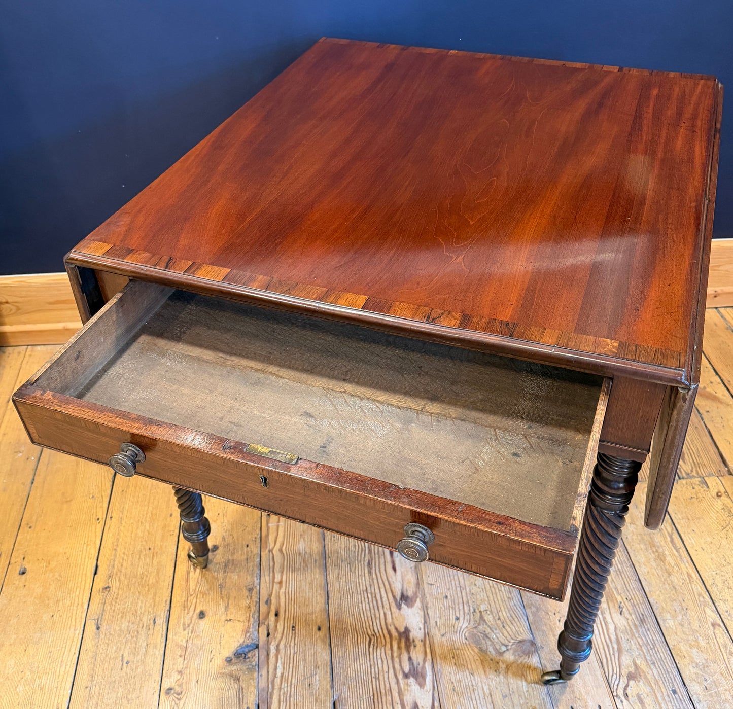 Antique Late Regency Mahogany Drop Leaf Supper / Pembroke / Centre Table c1835