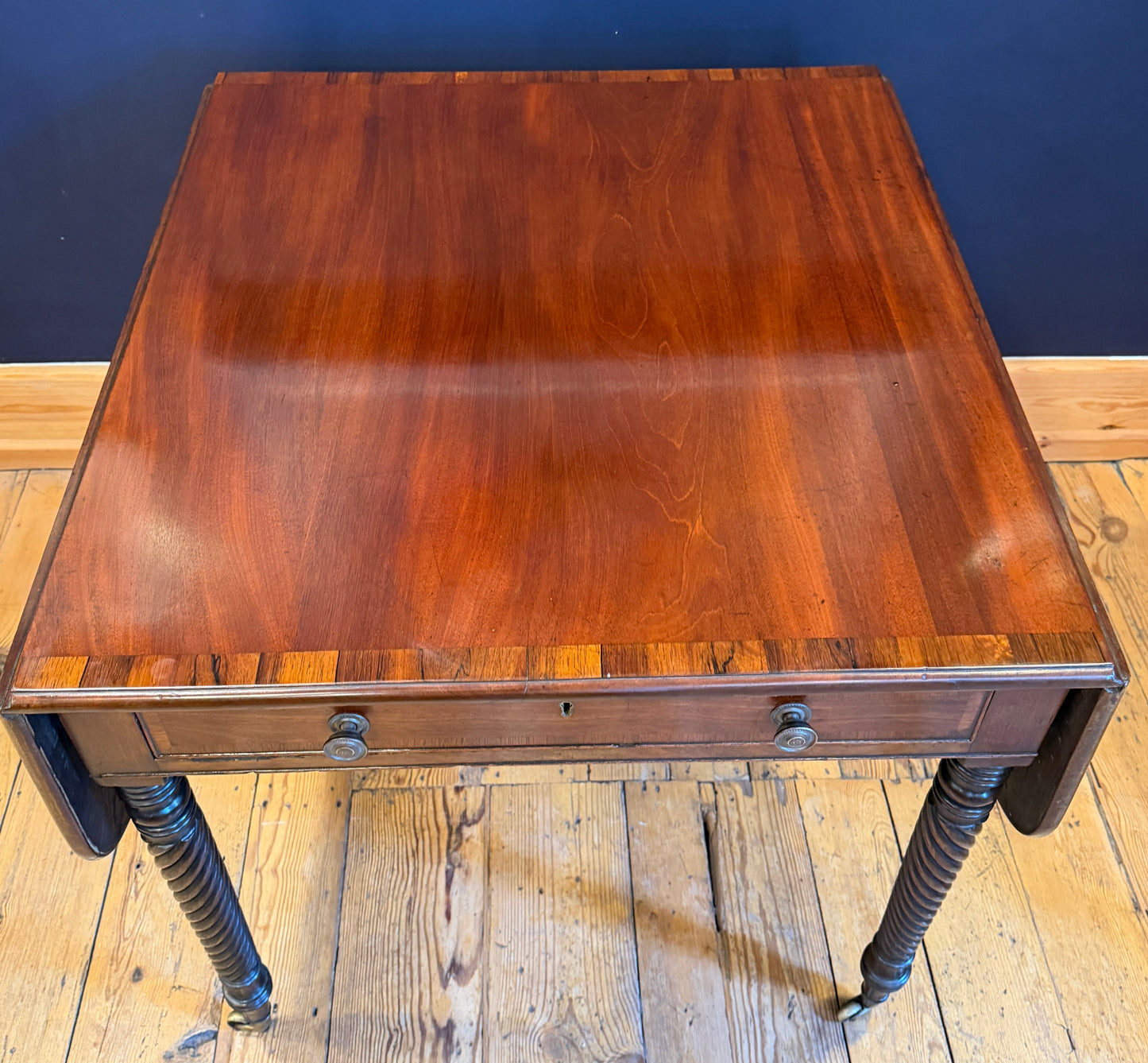 Antique Late Regency Mahogany Drop Leaf Supper / Pembroke / Centre Table c1835