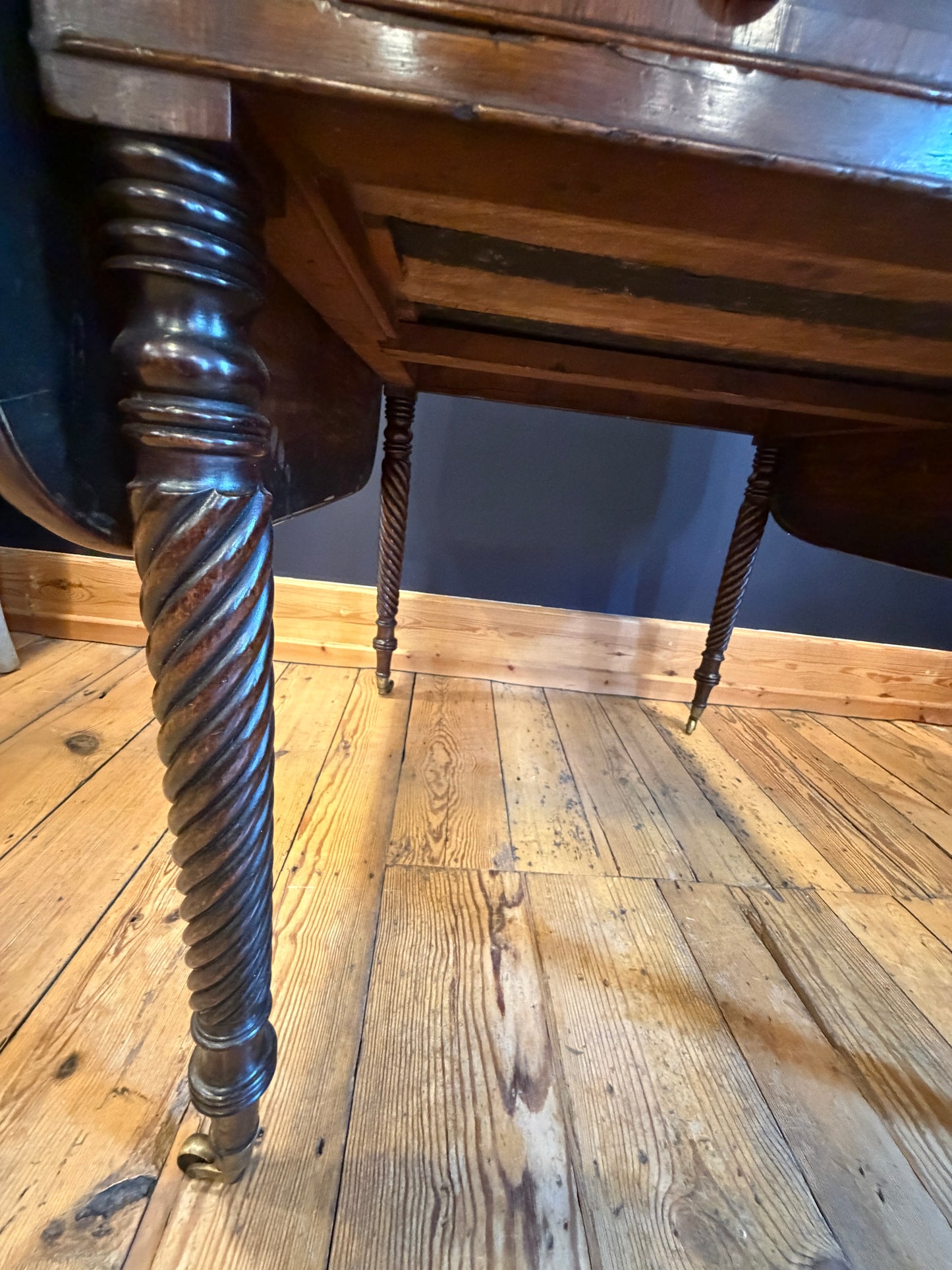 Antique Late Regency Mahogany Drop Leaf Supper / Pembroke / Centre Table c1835