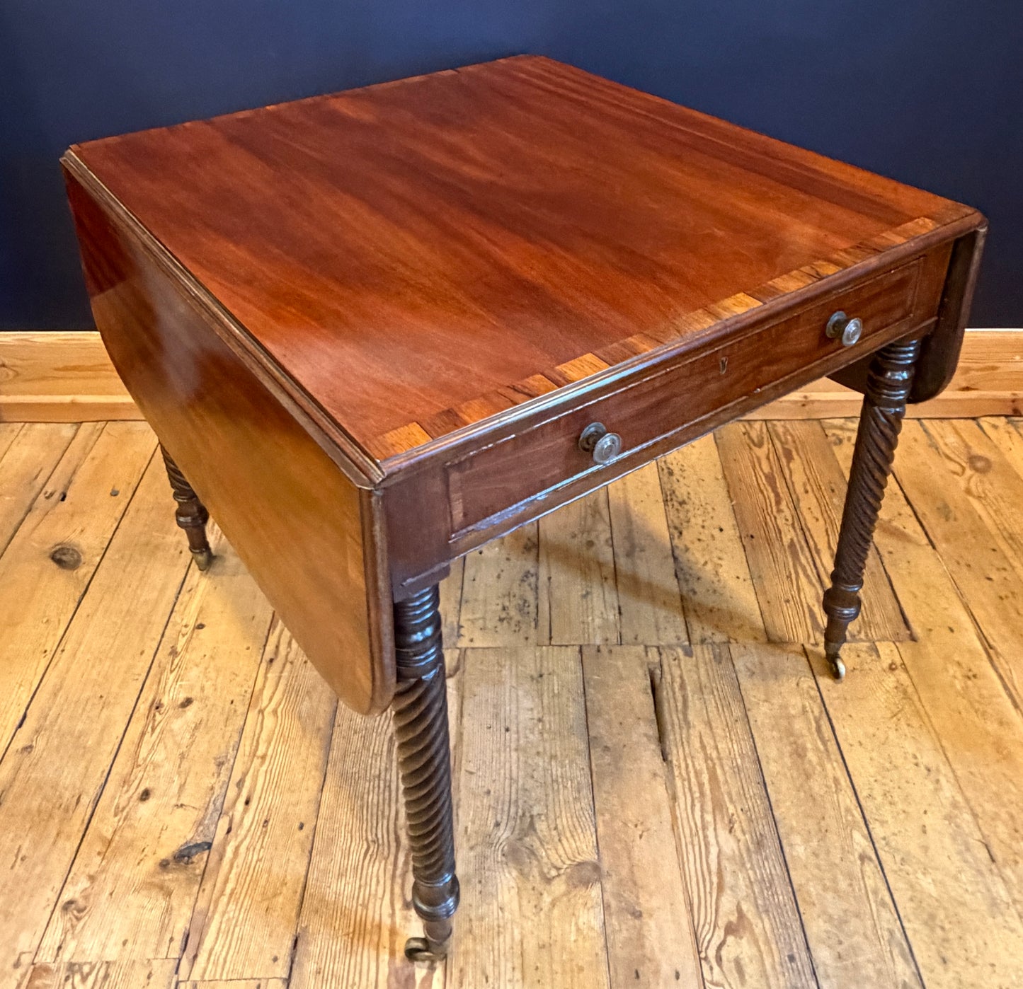 Antique Late Regency Mahogany Drop Leaf Supper / Pembroke / Centre Table c1835