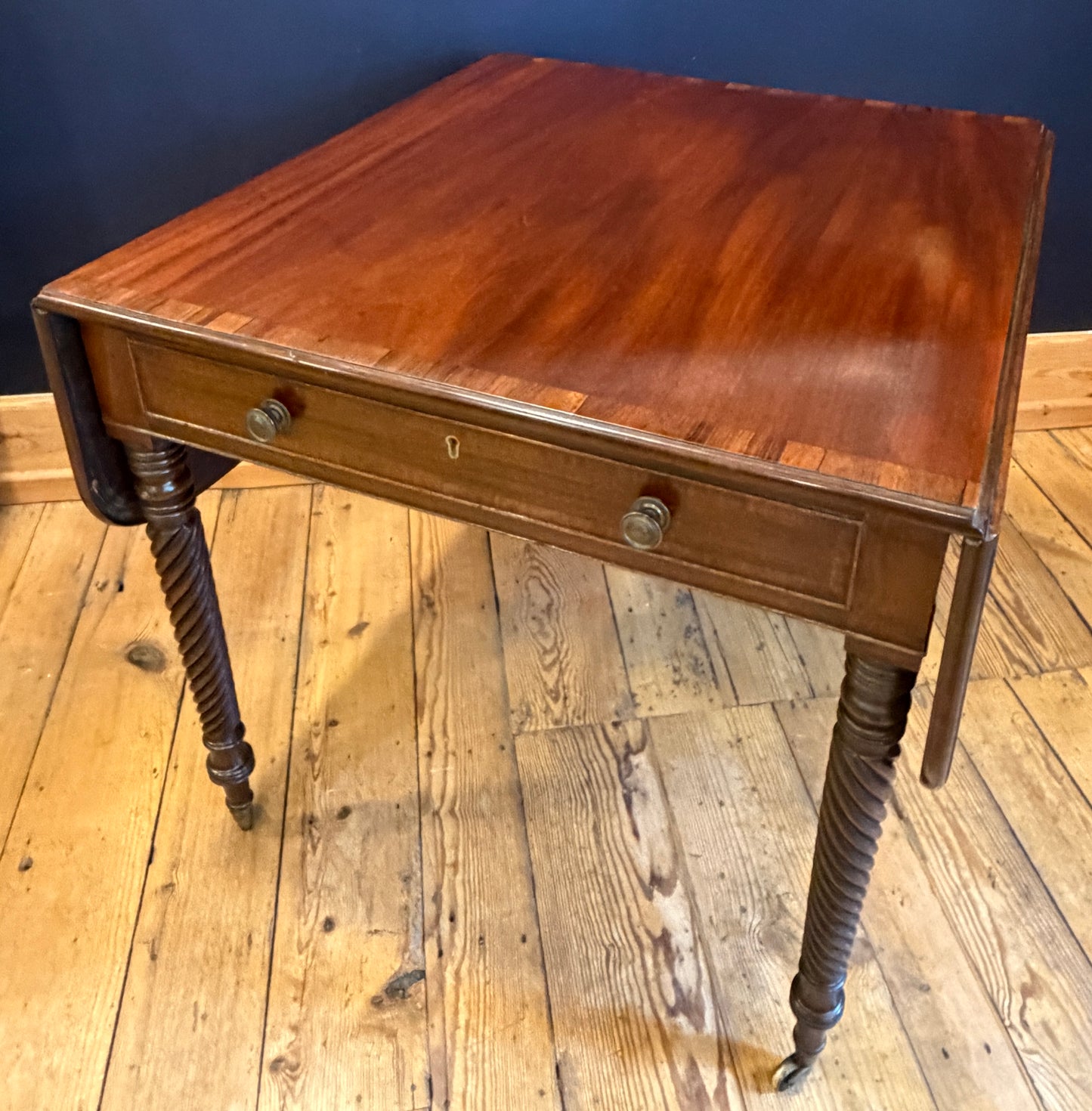 Antique Late Regency Mahogany Drop Leaf Supper / Pembroke / Centre Table c1835