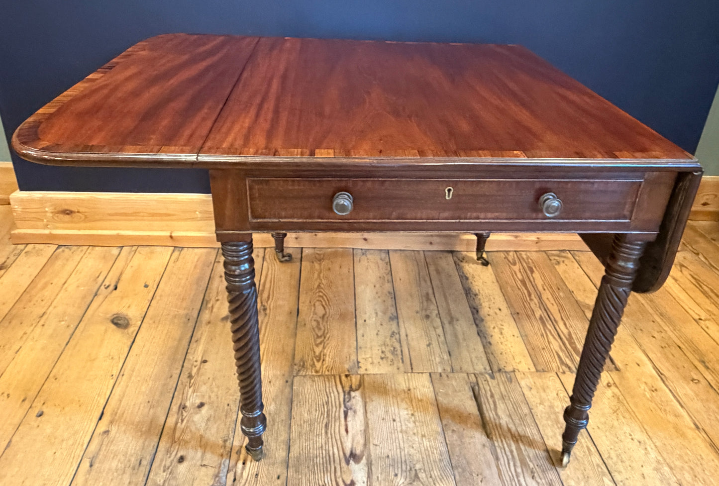 Antique Late Regency Mahogany Drop Leaf Supper / Pembroke / Centre Table c1835